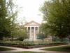 Chapel Hill, UNC Campus, Manning Hall. Hier traf sich die F&O Taskforce am Dienstag. Mit dem gelben Fahrrad im Vordergrund bin ich durch Chapel Hill gefahren.