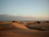 Blick von Playa del Ingls auf die Dnen vor der Sdspitze Gran Canarias in der Abendsonne.