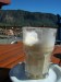 Latte Macchiato auf der Terrasse des Aldiana Mirrador ber San Bartolome de Tirajana mit einem herrlichen Ausblick auf den Pico de las Nieves.