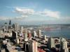 Blick nach Sden auf Elliot Bay mit dem Hafen. Leider verdecken die Wolken den Mount Rainier.