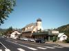 Leavensworth: Vor 30 Jahren hatte hier jemand die Idee, den Tourismus mit eine Bayerisch-Tiroler Fassade der Huser zu beleben. Seither boomt diese Stadt, die in einer wirklich schnen Landschaft liegt.