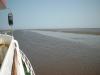 Auf dem Weg durch das Wattenmeer bei auflaufendem Wasser.